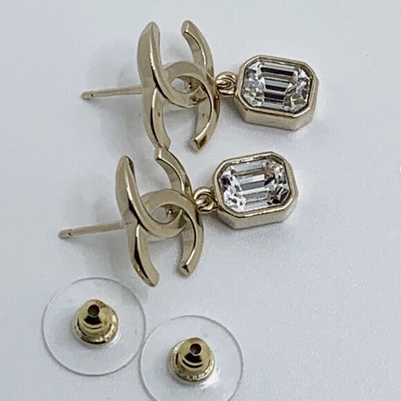 Authentic CHANEL CC gold earrings with dangling crystals - Picture 6 of 8